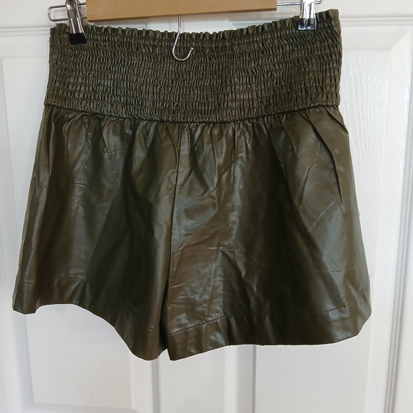 TCEC Vegan Leather Shorts | Olive Green Smocked Waist | High Rise | Size M NWT - Picture 5 of 6